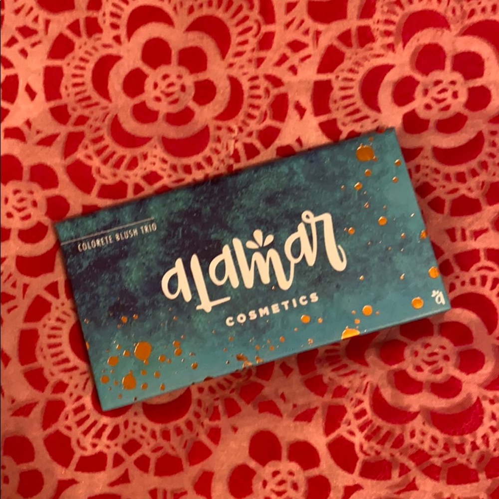 ALamar Blush Trio